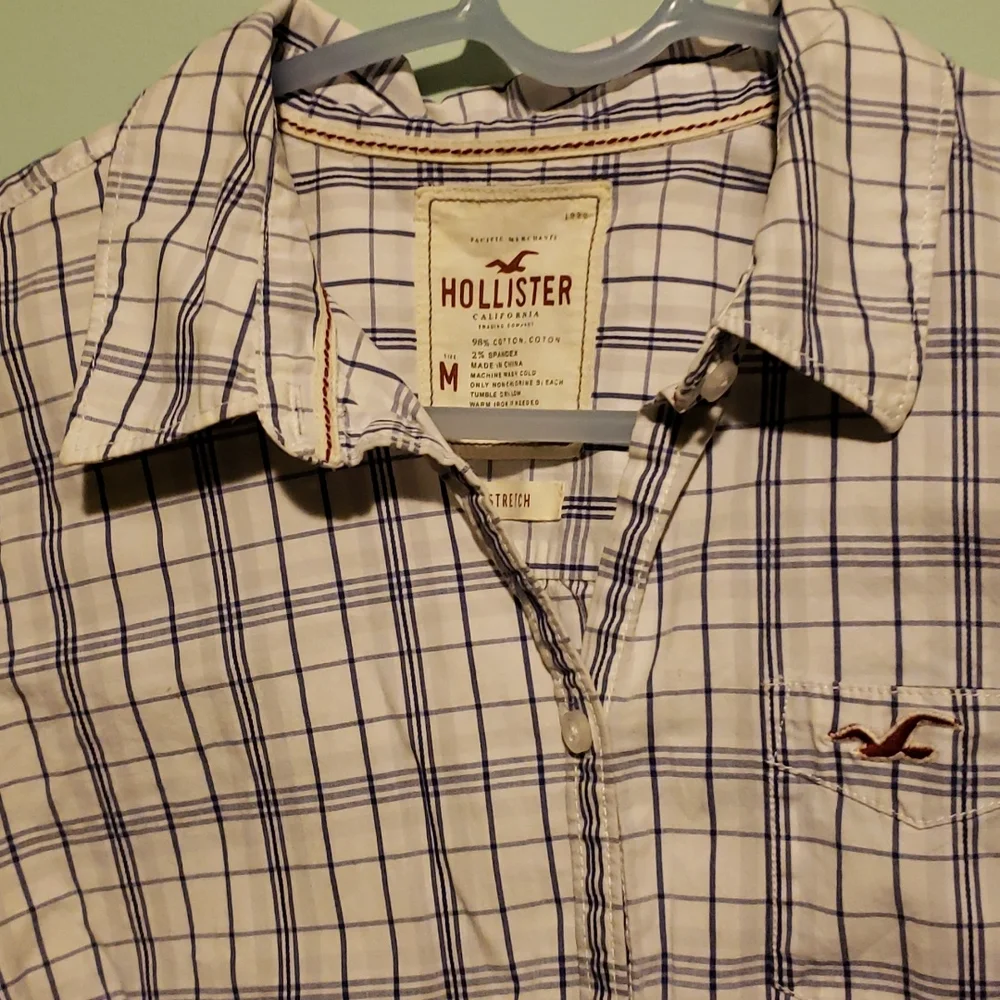 Hollister like new. Absolutely gorgeous Button down, collar shirt - Picture 5 of 9